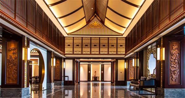双节狂欢：李忠信红木厂购正酣，畅享艺术之旅新体验