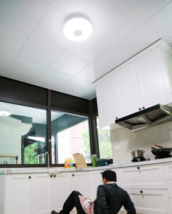 全敬老不添负担!三思跌倒侦测吸顶灯,长辈会用,子女放心