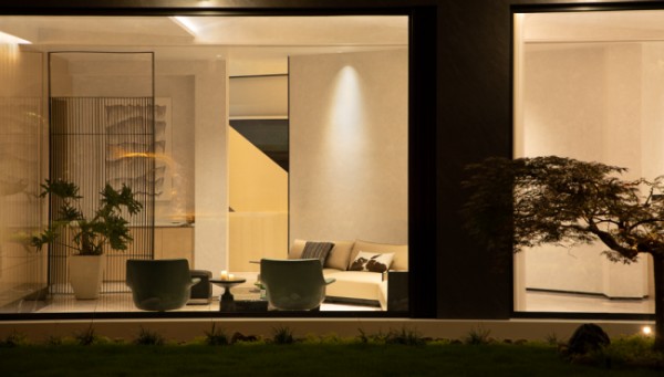 从 “不伤害” 到 “主动防护”:三峰照明专色光引领别墅大宅智能灯光,以健康照明革新全屋智能家居技术革命