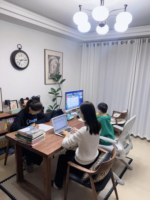 从“网红”到“长红”,泊逸书桌如何在小红书火了一年?