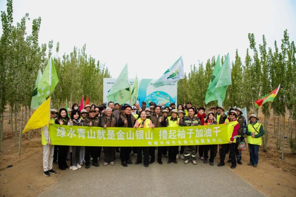 再赴敦煌沙海植绿 海信中央空调2026年荒漠绿洲共建行动圆满落幕