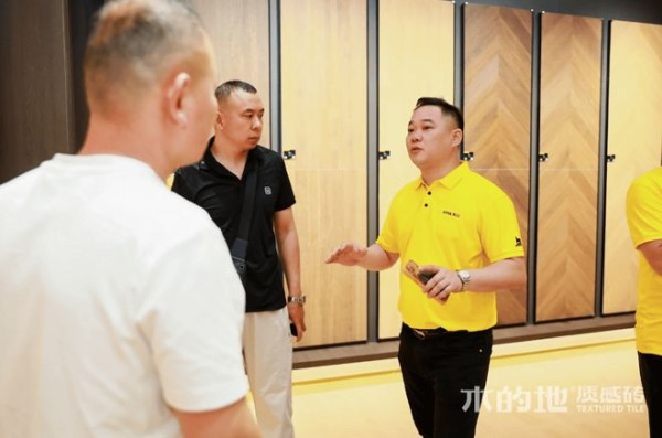 权威加冕,实力同行!木的地质感砖携手冠珠、东鹏获评2026陶瓷一线品牌